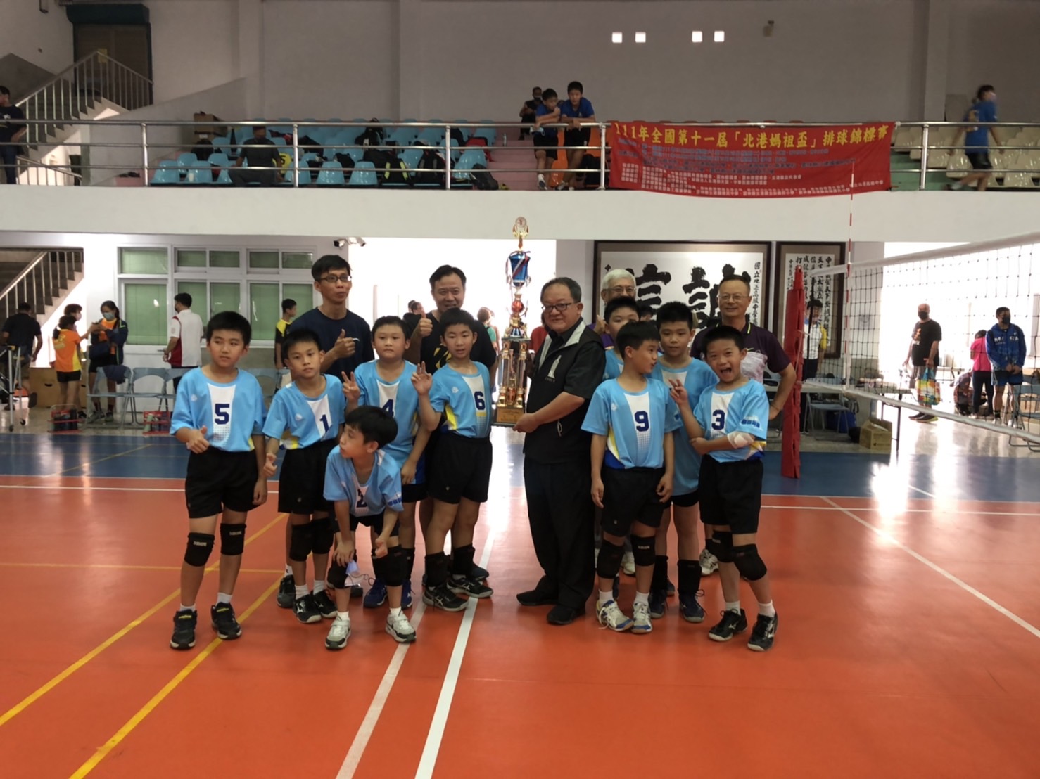 狂賀！月眉國小排球隊於 111 年全國第 11 屆北港媽祖盃排球錦標賽勇奪五年級男童組冠軍！